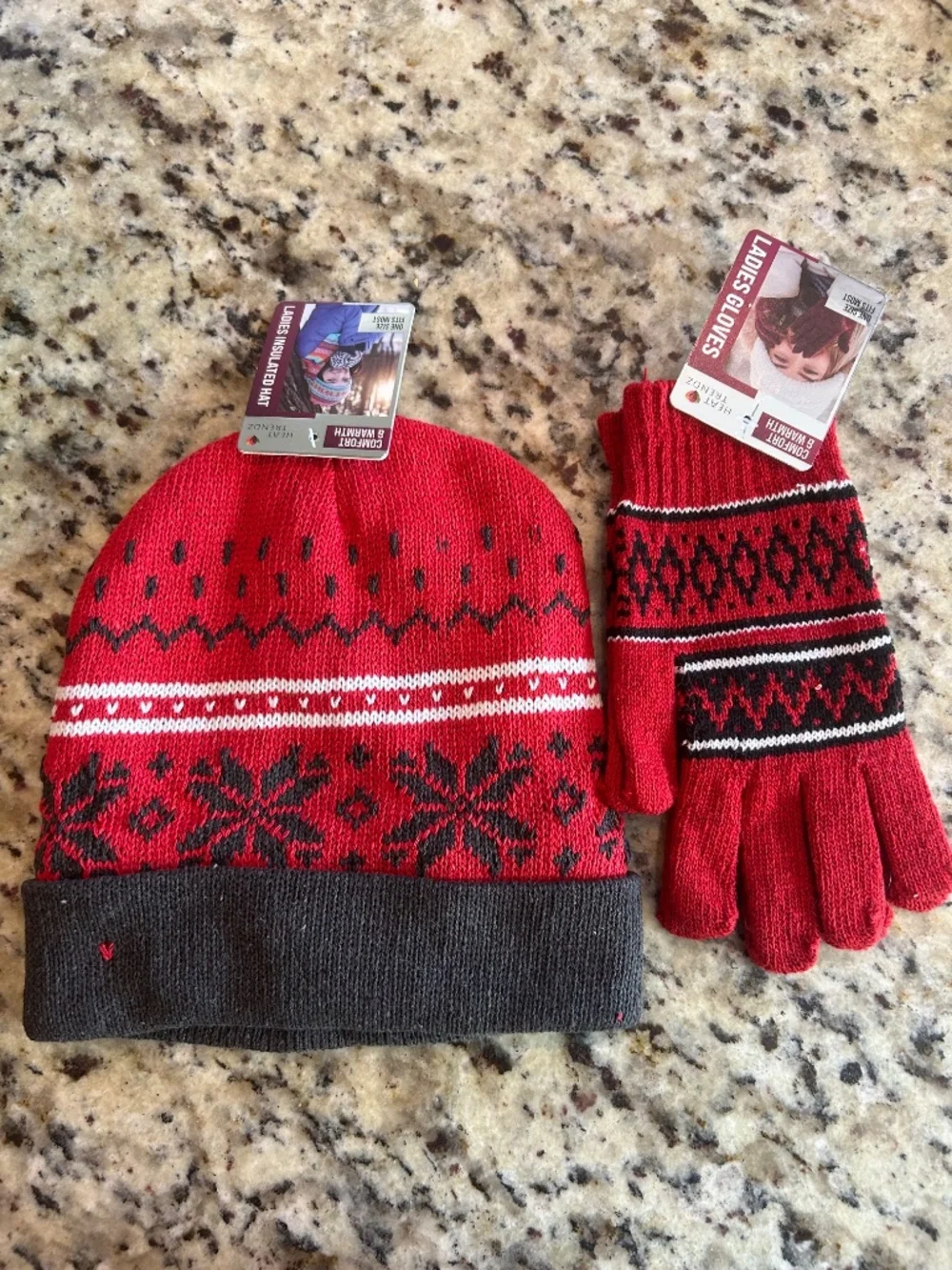 Heat Trendz ladies winter hat/glove set, one size fits most, NEW with tags